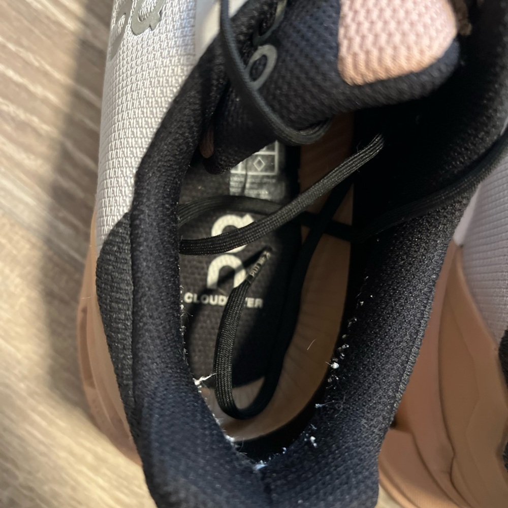 On Cloudflyer - image 3